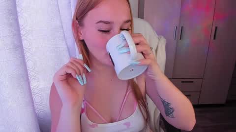 Snapshot of kitten_sun chatting on January 24, 6:24 am kitten_sun online show from January 24, 6:24 am