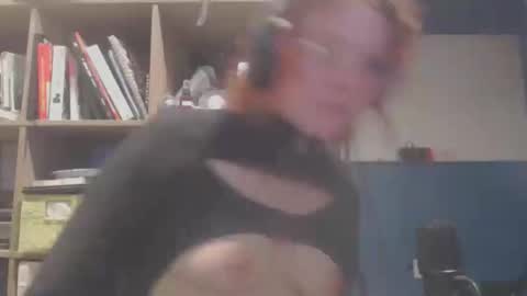 Snapshot of kittennervous chatting on October 20, 1:06 am kittennervous online show from October 20, 1:06 am