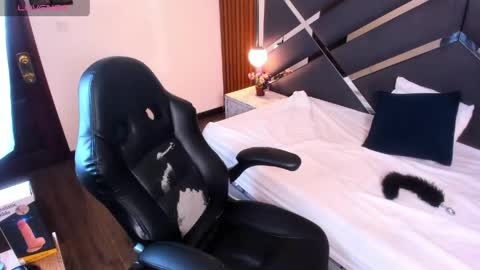 Snapshot of kittie_vixen chatting on April 14, 7:20 pm Kittie Vixen online show from April 14, 7:20 pm