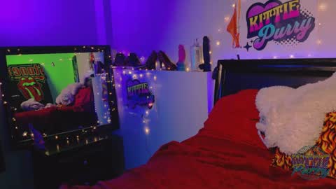 Kittie Purry online show from February 18, 6:59 am