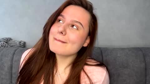 Ellaiza online show from March 18, 8:17 am