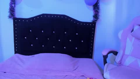 kitty__chs online show from February 10, 2:10 pm