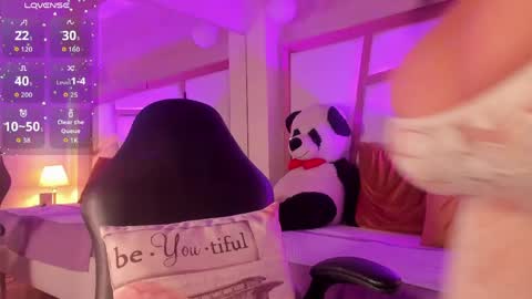 Kitty  online show from May 4, 7:04 am