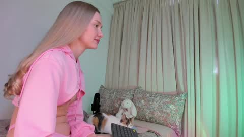 sophie online show from November 14, 5:33 pm