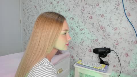 sophie online show from February 4, 6:36 pm