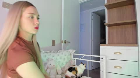 sophie online show from February 19, 7:10 pm