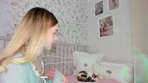 Snapshot of kitty__sophie chatting on July 16, 6:14 pm sophie online show from July 16, 6:14 pm