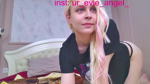 Evelyn online show from May 10, 2:44 pm