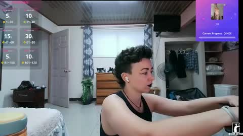 kitty_fitty29 online show from May 17, 11:34 pm
