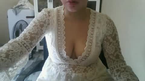 Snapshot of kitty_fussy chatting on October 23, 12:32 am kitty_fussy online show from October 23, 12:32 am
