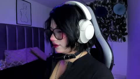 Snapshot of kitty_gang chatting on July 16, 12:27 am Camila online show from July 16, 12:27 am