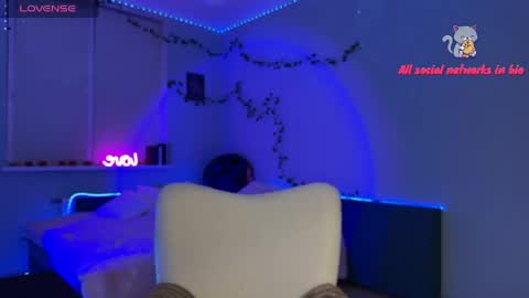 kitty_kristy1 online show from April 30, 7:53 pm