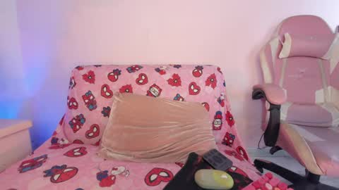 Snapshot of kitty_kryss chatting on May 9, 7:08 pm kitty_kryss online show from May 9, 7:08 pm