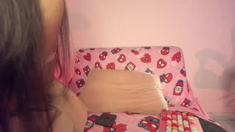 Snapshot of kitty_kryss chatting on May 19, 1:06 pm kitty_kryss online show from May 19, 1:06 pm