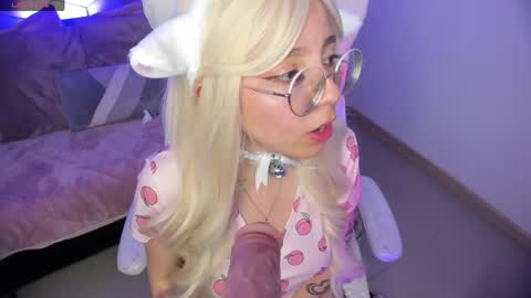 Snapshot of kitty_patitas_suavess chatting on May 24, 3:22 am Kitty online show from May 24, 3:22 am