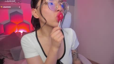 Snapshot of kitty_patitas_suavess chatting on May 27, 2:30 am Kitty online show from May 27, 2:30 am