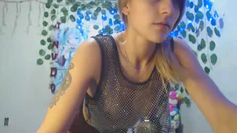 Snapshot of kitty_rousse69 chatting on December 23, 4:01 am Daniela Ferreira online show from December 23, 4:01 am