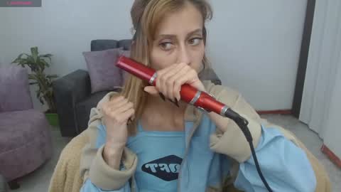 Snapshot of kitty_seducction chatting on May 31, 8:43 pm Aleja online show from May 31, 8:43 pm