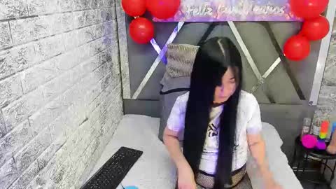 Snapshot of kitty_small69 chatting on May 8, 1:38 pm kitty_small69 online show from May 8, 1:38 pm