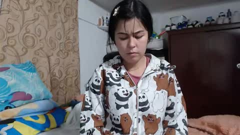 Snapshot of kitty_small69 chatting on May 18, 4:07 am kitty_small69 online show from May 18, 4:07 am