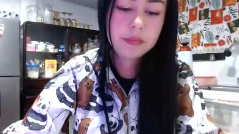 Snapshot of kitty_small69 chatting on June 23, 3:15 am kitty_small69 online show from June 23, 3:15 am