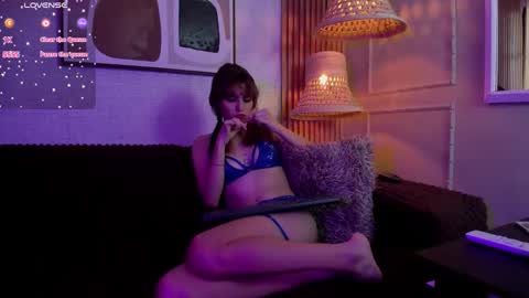 kitty_star_ online show from April 24, 8:44 pm