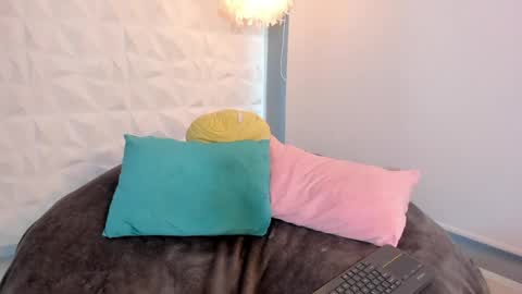 Snapshot of kitty_velve chatting on April 17, 1:03 pm kitty online show from April 17, 1:03 pm