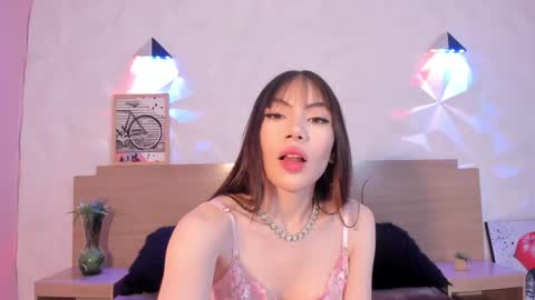 Snapshot of kitty_velve chatting on April 28, 12:10 pm kitty online show from April 28, 12:10 pm