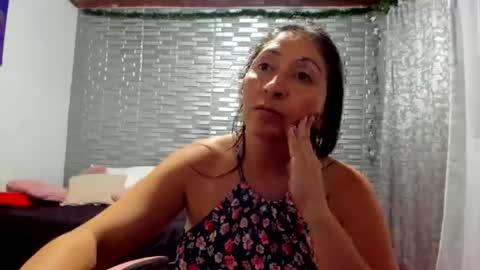 Snapshot of kitty_violet_ chatting on March 1, 4:25 am violet online show from March 1, 4:25 am