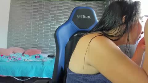 Snapshot of kitty_violet_ chatting on May 9, 3:06 pm violet online show from May 9, 3:06 pm