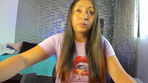 Snapshot of kitty_violet_ chatting on May 10, 1:49 pm violet online show from May 10, 1:49 pm