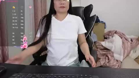 Snapshot of kittybabe0528 chatting on May 14, 8:54 am kittybabe0528 online show from May 14, 8:54 am