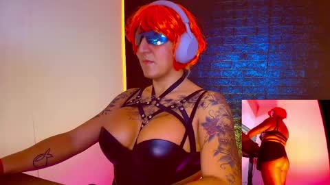 kittybiteshard online show from May 4, 11:06 am