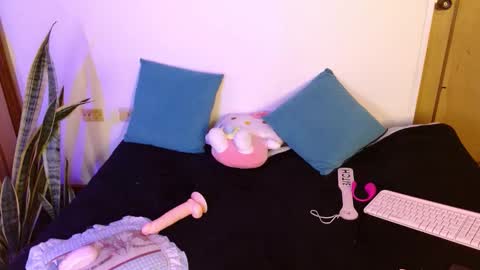 LAURA  help me reach 100likes online show from October 30, 7:14 pm