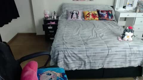 Snapshot of kittykat18x chatting on October 29, 2:58 am Isabel online show from October 29, 2:58 am