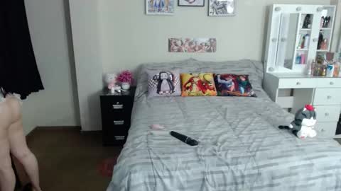 Snapshot of kittykat18x chatting on December 2, 10:38 pm Isabel online show from December 2, 10:38 pm