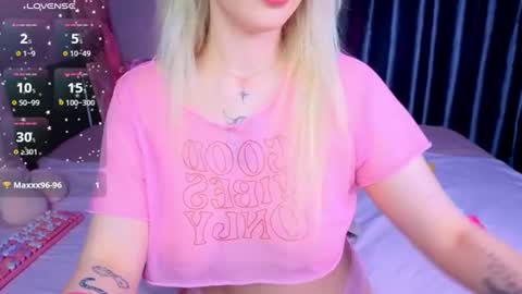 Snapshot of kittykendall chatting on July 17, 6:35 pm kittykendall online show from July 17, 6:35 pm