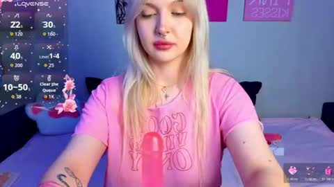 Snapshot of kittykendall chatting on August 4, 7:49 pm kittykendall online show from August 4, 7:49 pm