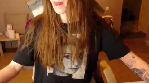 Snapshot of kittylovemoon chatting on May 15, 8:49 pm KittyloveMoon online show from May 15, 8:49 pm