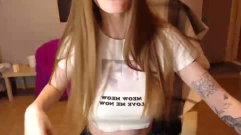Snapshot of kittylovemoon chatting on May 20, 3:51 pm KittyloveMoon online show from May 20, 3:51 pm