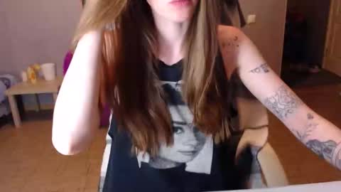 Snapshot of kittylovemoon chatting on May 27, 7:22 pm KittyloveMoon online show from May 27, 7:22 pm