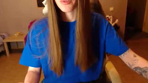 Snapshot of kittylovemoon chatting on June 2, 7:16 pm KittyloveMoon online show from June 2, 7:16 pm