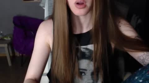 Snapshot of kittylovemoon chatting on June 15, 8:22 pm KittyloveMoon online show from June 15, 8:22 pm