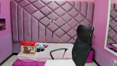 Snapshot of kittypinky01 chatting on April 14, 2:56 pm Sarah online show from April 14, 2:56 pm