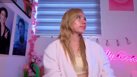 Snapshot of kittyroses chatting on November 3, 7:59 pm Kitty online show from November 3, 7:59 pm