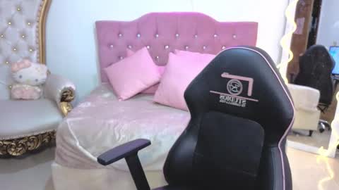 Kitty  online show from September 30, 11:48 am