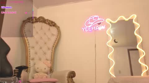 Kitty  online show from November 7, 11:43 am