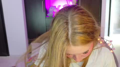 K I T T  Y  online show from May 24, 2:33 pm