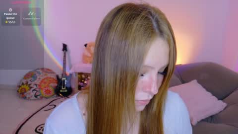  K I T T  Y  online show from July 17, 3:39 pm