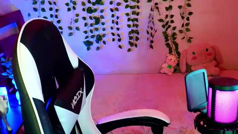 Kittyuwu  online show from January 7, 8:00 pm